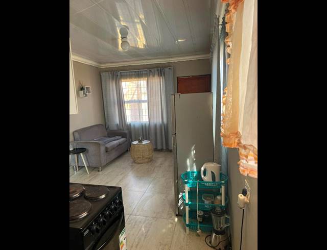 2 BEDROOM HOUSE FOR SALE IN MMABATHO 13